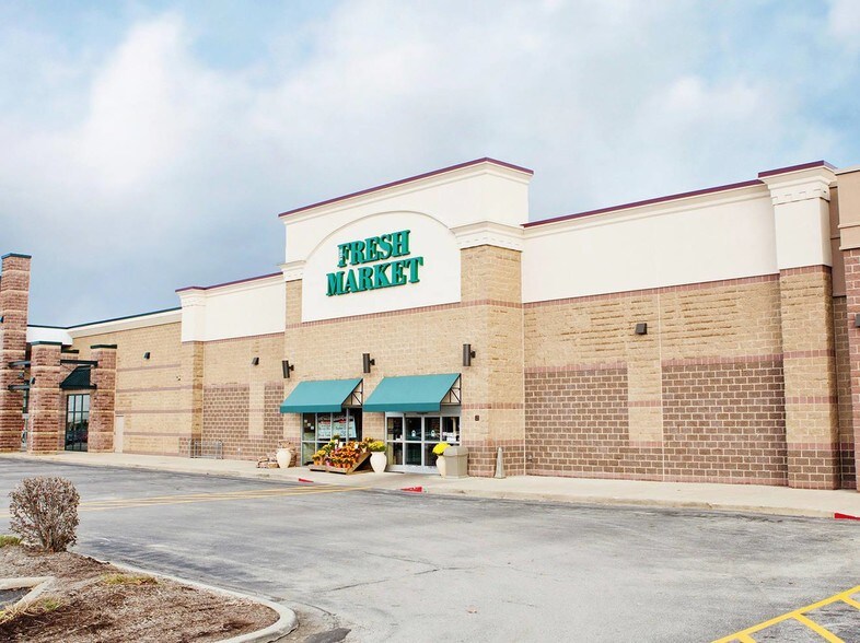 More Photos Of 200 N Greenbriar Dr, Normal General Retail For Lease