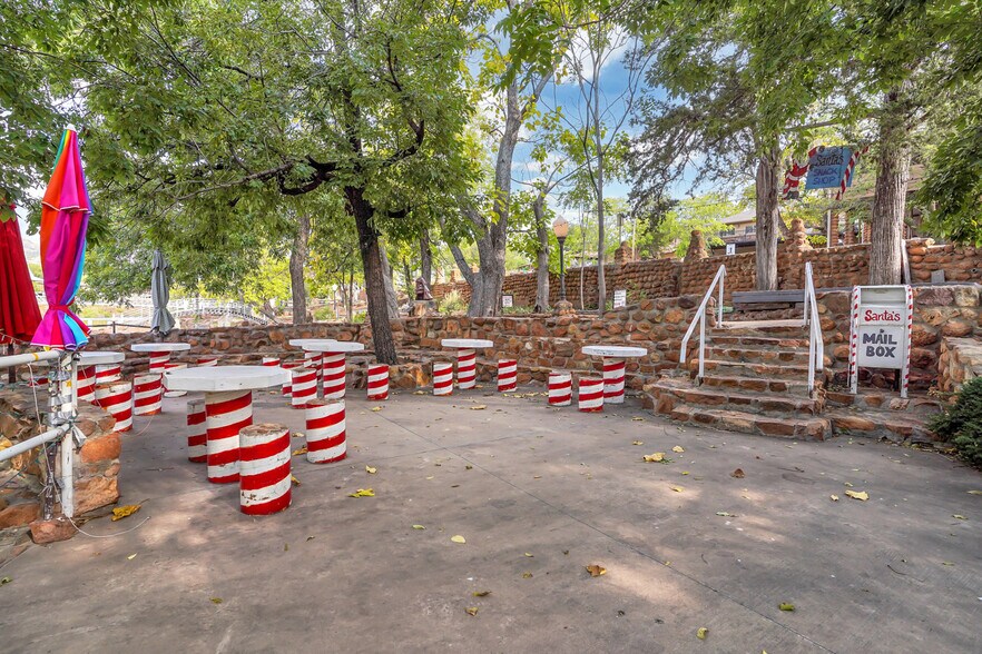 More Photos Of 140 E Lake Dr, Medicine Park Restaurant For Sale