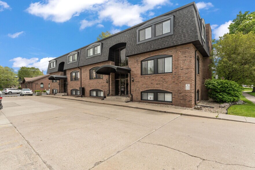 More Photos Of 250 N Main St, Crown Point Office For Sale