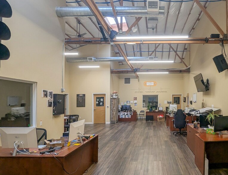 More Photos Of 820 SE Washington St, Portland Industrial For Lease