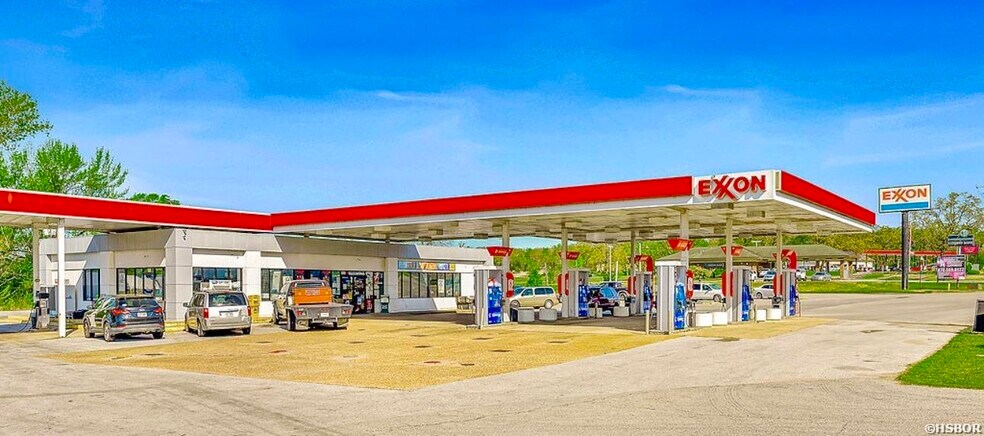 More Photos Of 876 Batesville Blvd, Batesville General Retail For Sale