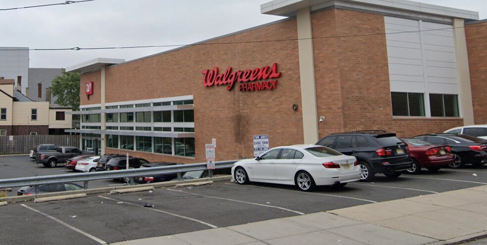 More Photos Of 750 Main St, Paterson Drugstore For Lease