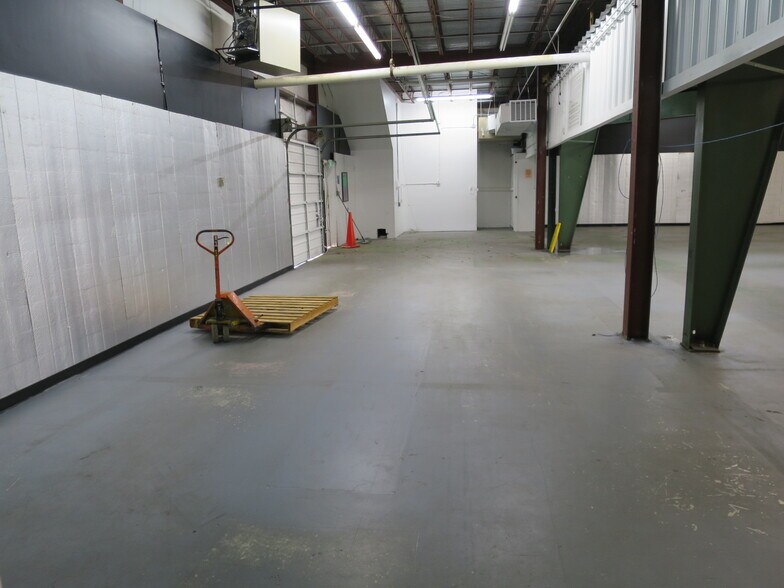 More Photos Of 871 S Cooper St, Memphis Light Distribution For Lease