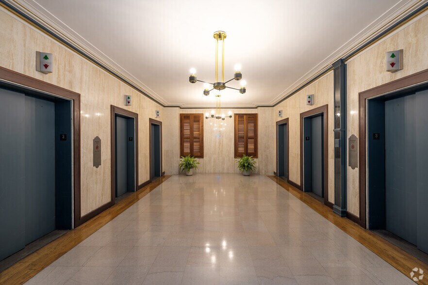 More Photos Of 25 SE 2nd Ave, Miami Office For Lease