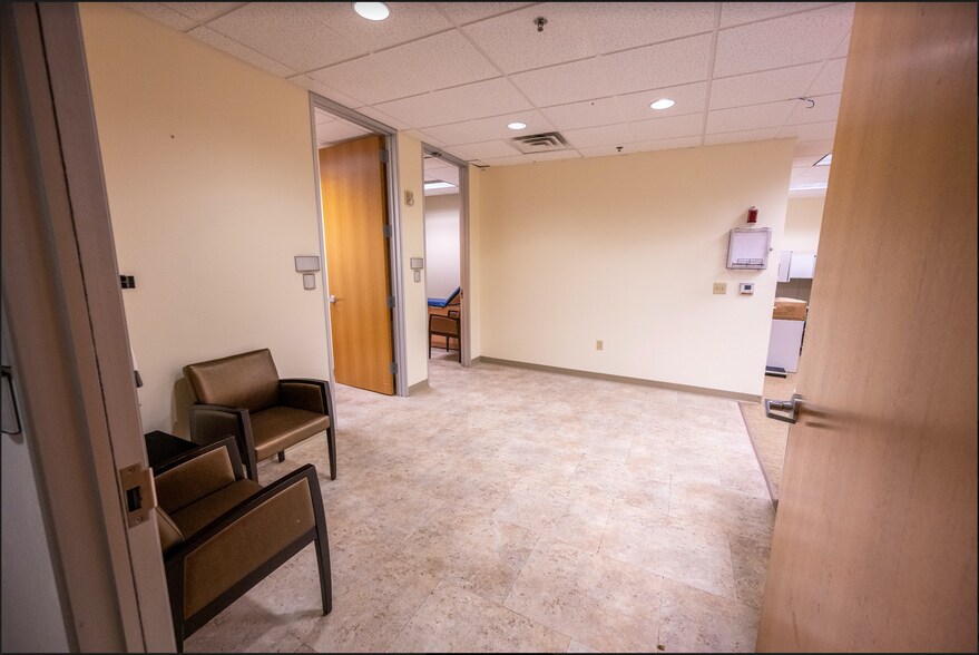 More Photos Of 1320 W Walnut Hill Ln, Irving Medical For Sale