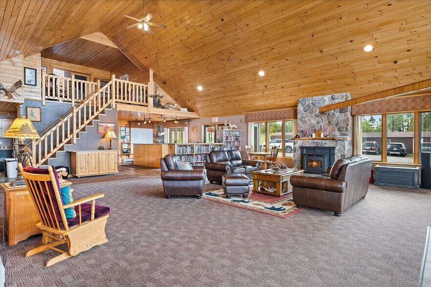 More Photos Of 341 US Route 1, Weston Hotel For Sale