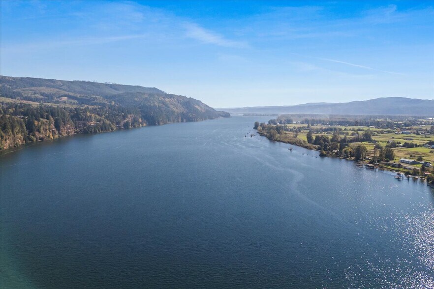 More Photos Of 520 Columbia St, Cathlamet Apartments For Sale
