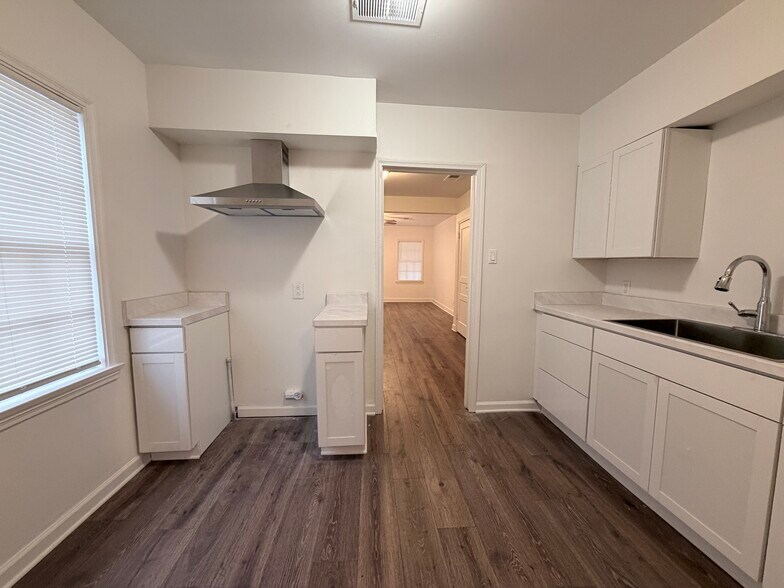 More Photos Of 3612 Park Ave, Memphis General Retail For Sale