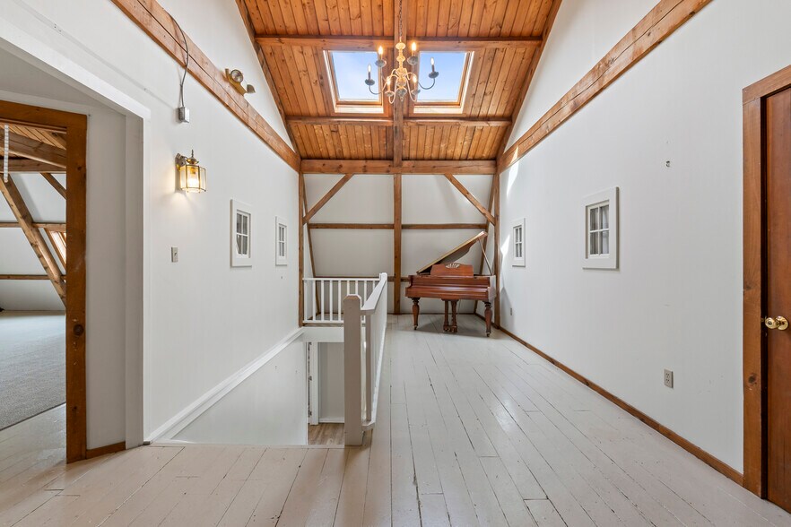 More Photos Of 2049 Post Rd, Wells Storefront Retail Office For Lease