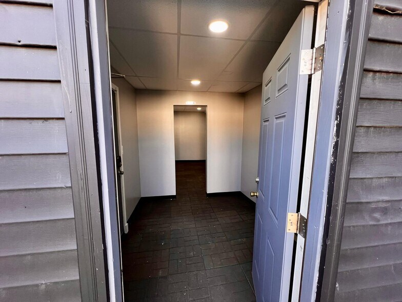 More Photos Of 6450 E Hancock St, Detroit Warehouse For Sale