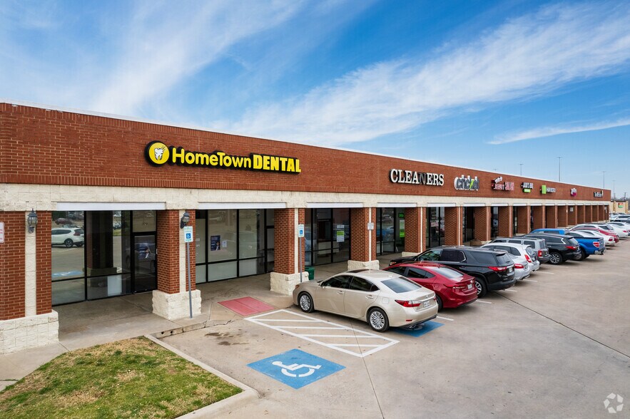 More Photos Of 3515 Sycamore School Rd, Fort Worth Freestanding For Lease