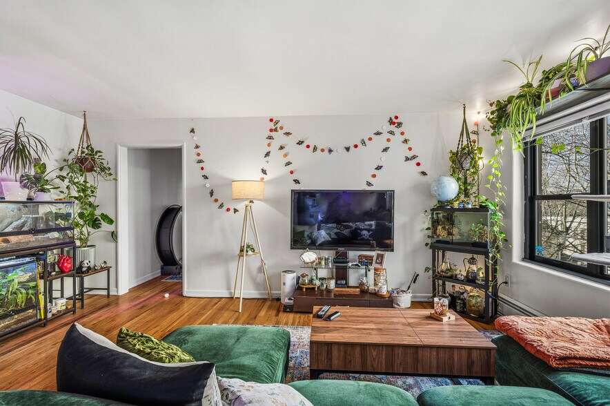 More Photos Of 804 James St, Seattle Multifamily For Sale