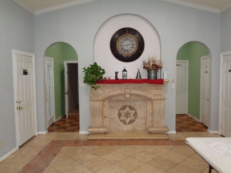 More Photos Of 16911 Pickering Rd, Conroe Warehouse For Sale