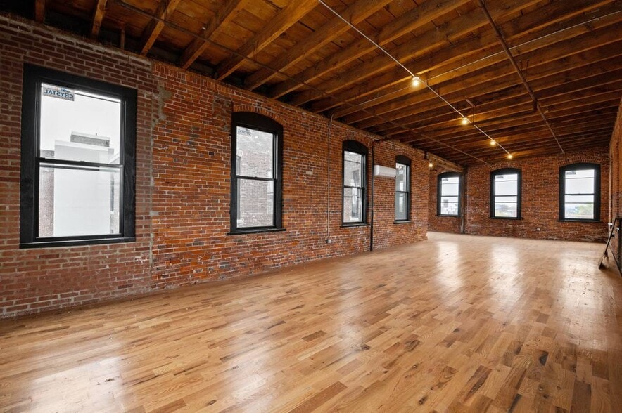 More Photos Of 207-229 42nd St, Brooklyn Warehouse For Lease