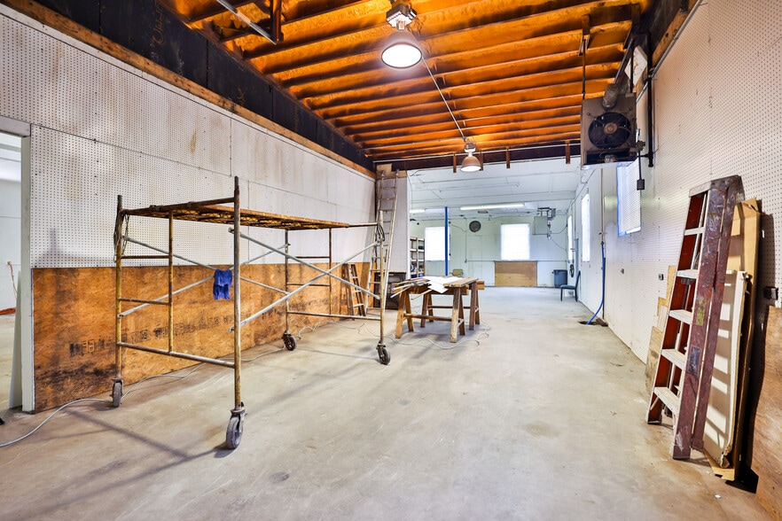 More Photos Of 205 S Old Route 66, Hamel Service For Lease