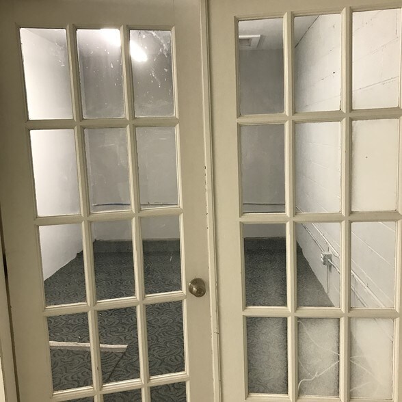 More Photos Of 130 Lenox Ave, Stamford Warehouse For Sale