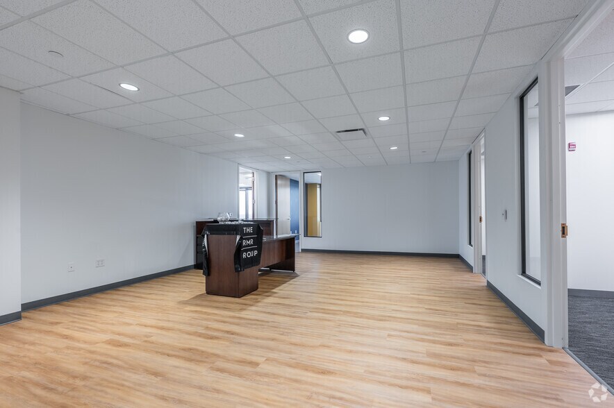 More Photos Of 730 Holiday Dr, Pittsburgh Office For Lease