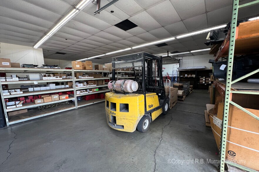 More Photos Of 2813 N Neergard Ave, Springfield Truck Terminal For Sale