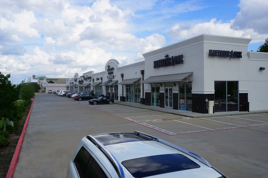 More Photos Of 7925 Katy Fwy, Houston Unknown For Lease