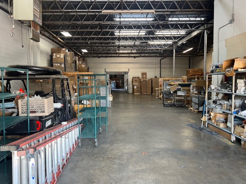 More Photos Of 3221 E Randol Mill Rd, Arlington Manufacturing For Lease