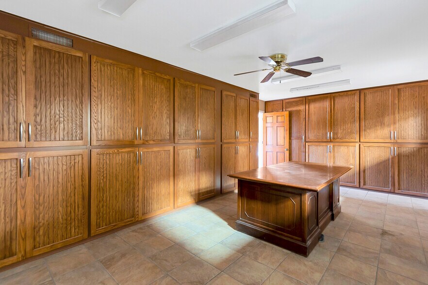 More Photos Of 4395 US Highway 60, Hereford Contractor Storage Yard For Sale