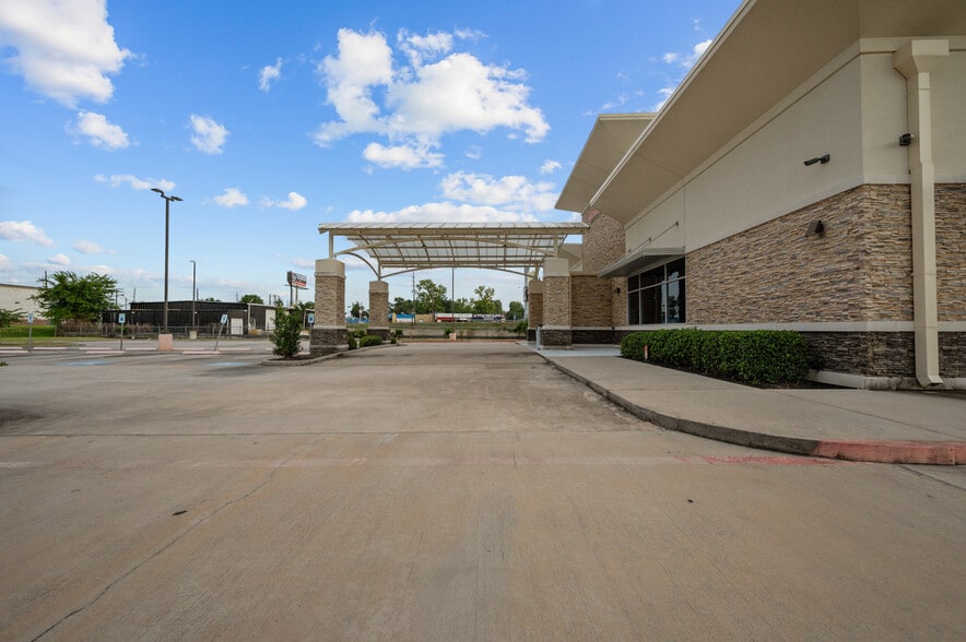 More Photos Of 1207 N Houston Ave, Humble Healthcare For Sale