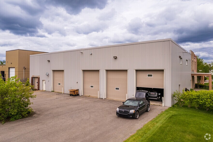 More Photos Of 215 Av Liberté, Candiac Manufacturing For Sale