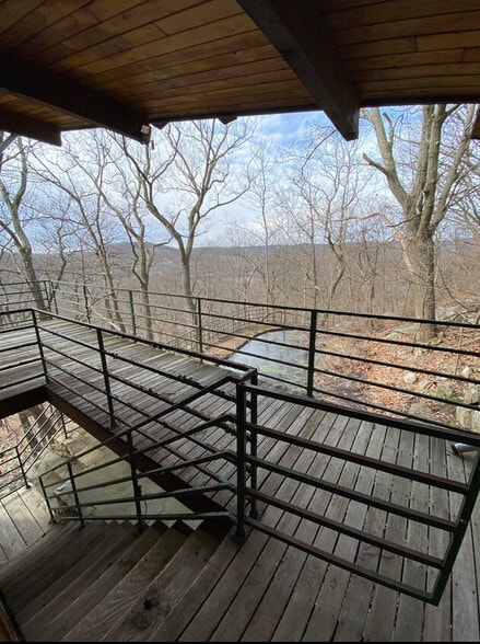 More Photos Of 60 Woods Rd, Tuxedo Park Loft Creative Space For Sale