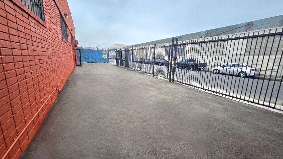 More Photos Of 1811 E 20th St, Los Angeles Warehouse For Lease