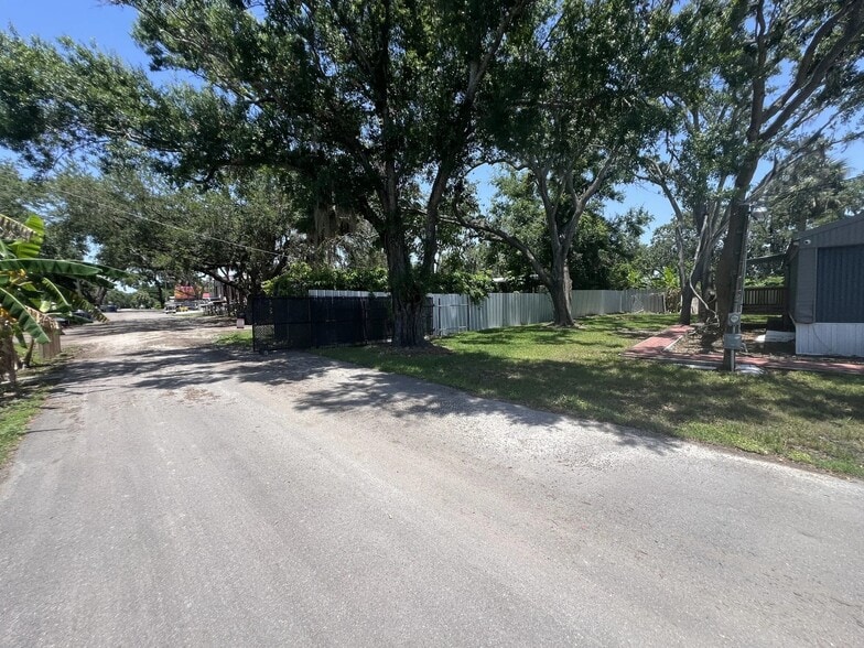 More Photos Of 11224 Restwood Dr, Gibsonton Manufactured Housing Mobile Home Park For Sale