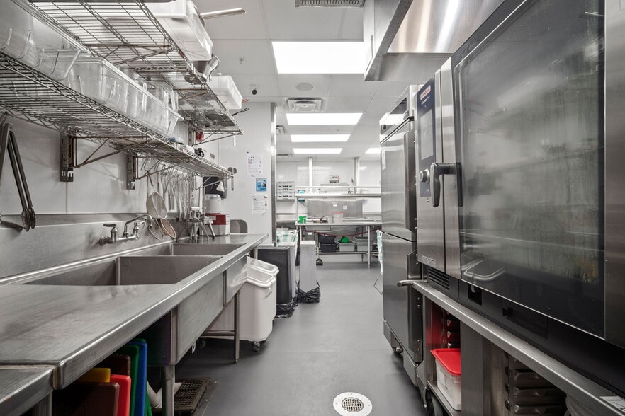 More Photos Of 14 Folly Field Rd, Hilton Head Island Restaurant For Sale