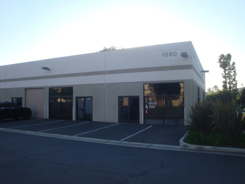 More Photos Of 1090 Lawrence Dr, Newbury Park Showroom For Lease