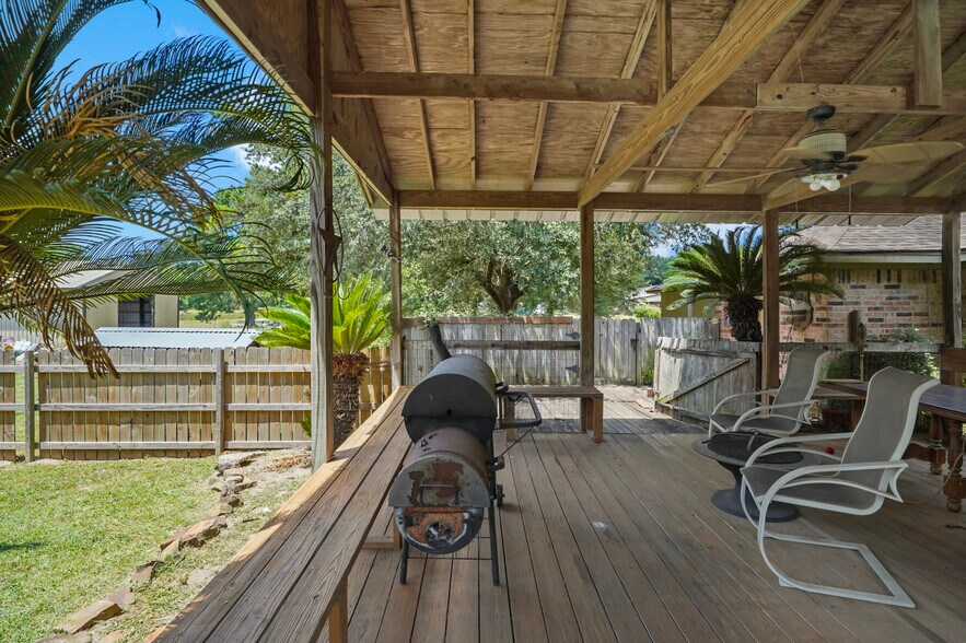 More Photos Of 19493 Keenan Cut Off Rd, Montgomery Office Residential For Sale