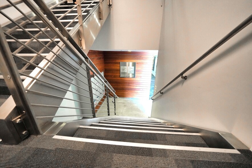 More Photos Of 18008 Skypark Cir, Irvine Loft Creative Space For Lease