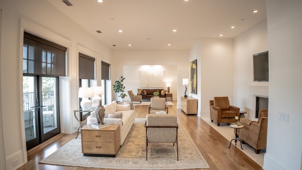 More Photos Of 152 N Section St, Fairhope Storefront Retail Residential For Sale