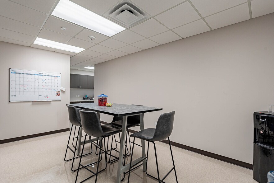 More Photos Of 7310 N 16th St, Phoenix Office For Lease