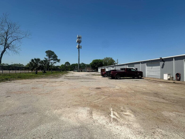 More Photos Of 9941A Rowlett Rd, Houston Warehouse For Lease