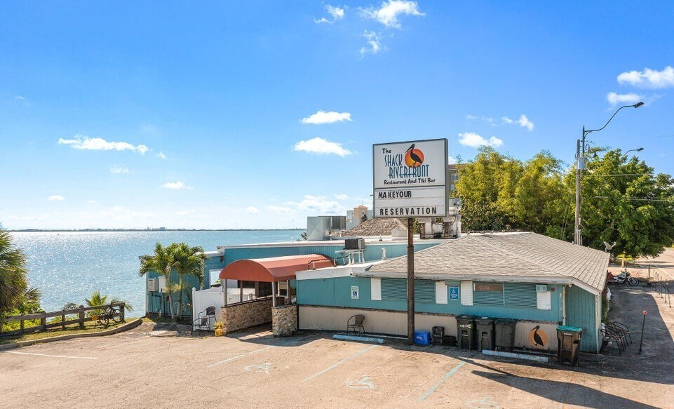 More Photos Of 4845 Dixie Hwy NE, Palm Bay Restaurant For Sale