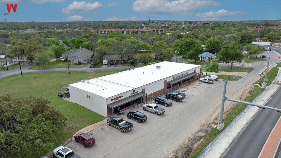 More Photos Of 901-905 N Austin Ave, Georgetown Storefront For Lease