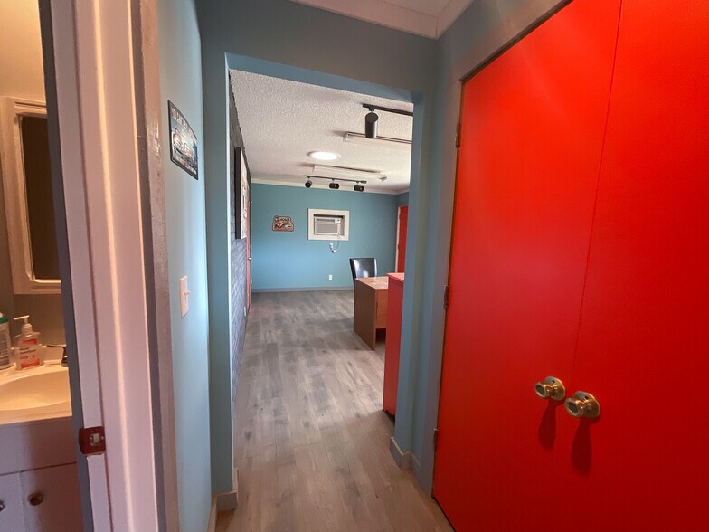 More Photos Of 25300 S State Route D, Cleveland Auto Repair For Lease