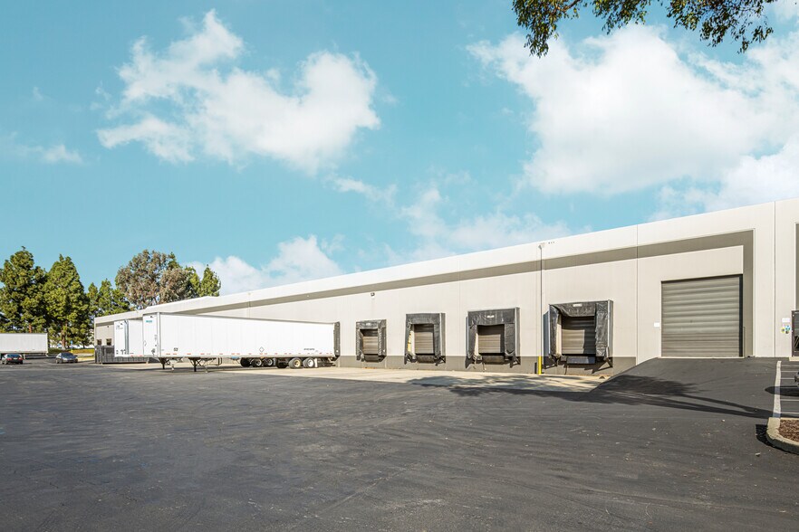 Primary Photo Of 40545-40577 Albrae St, Fremont Warehouse For Lease