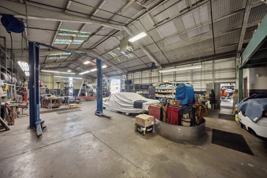 More Photos Of 25 Market St, San Rafael Service For Sale