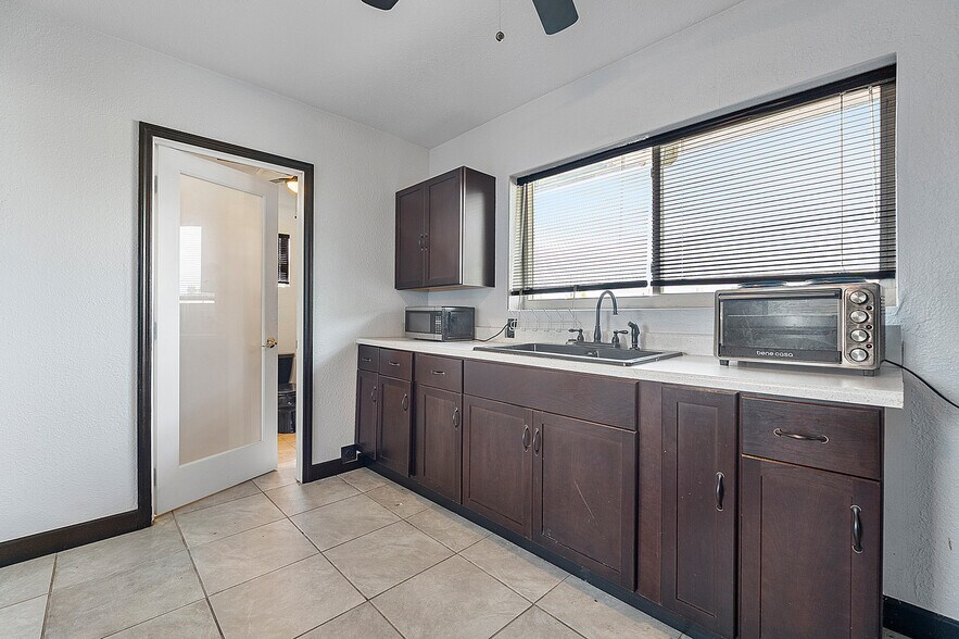 More Photos Of 2435 N Dixie Hwy, Wilton Manors Apartments For Sale