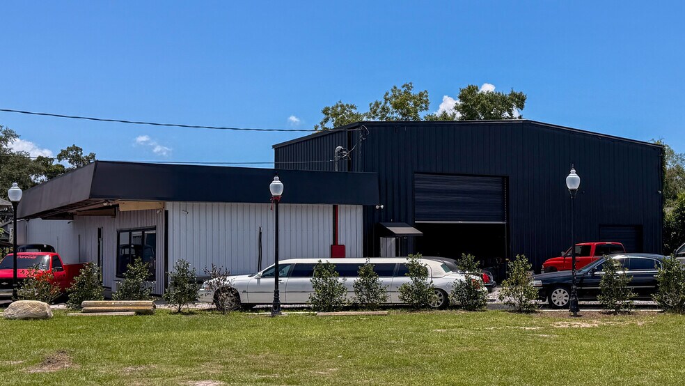Primary Photo Of 1401 Barrancas Ave, Pensacola Showroom For Sale