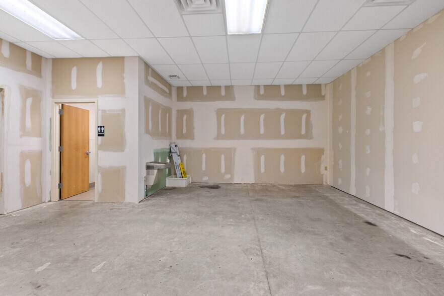 More Photos Of 250 Crossroads Dr, Plover Unknown For Lease