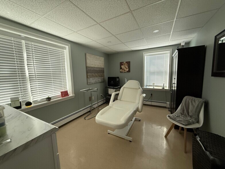 More Photos Of 178 Park St, North Reading Medical For Lease