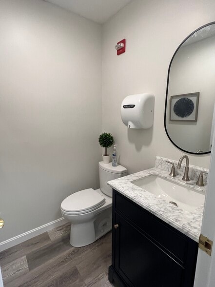 More Photos Of 1005 Boylston St, Newton Storefront For Lease