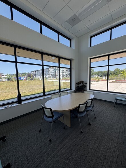 More Photos Of 5051 SW Western Ave, Beaverton Warehouse For Sale