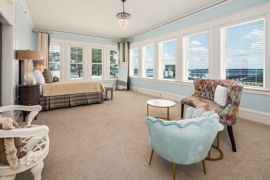 More Photos Of 738 E Main St, Belhaven Hotel For Sale