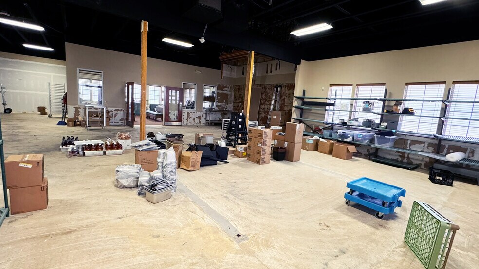 More Photos Of 12420 Felch St, Holland Storefront Retail Office For Lease